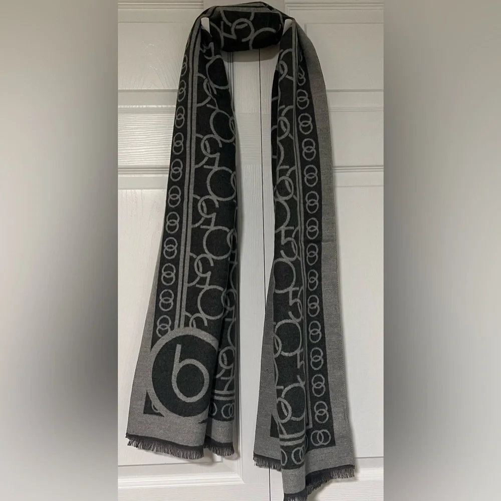 New With Tags Bloomingdale's Anniversary Exclusive Scarf